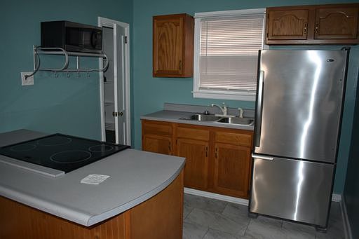 3rd image of 539 E Henry Ln
