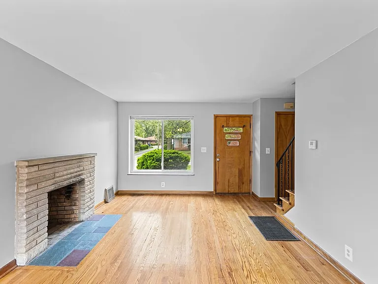 723 Village Dr — Photo 5