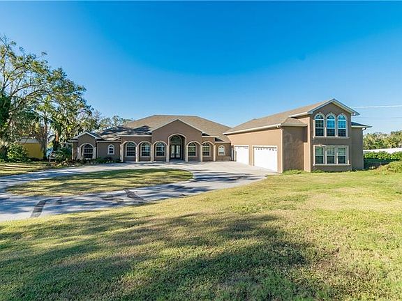 3rd image of 2407 Cypress Gardens Blvd