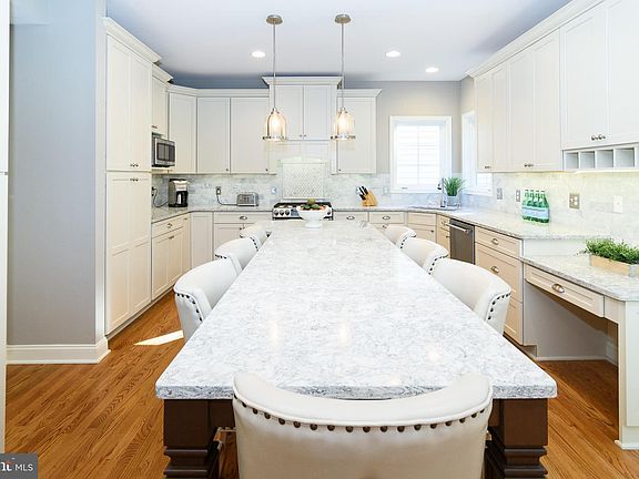 2nd image of 10523 Hounslow Dr