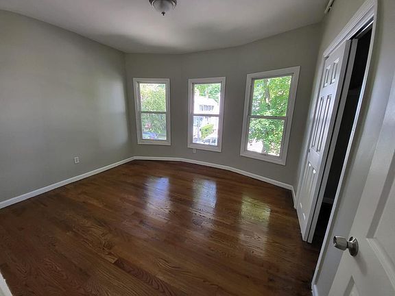 4th image of 109 N Maple Ave Floor 2