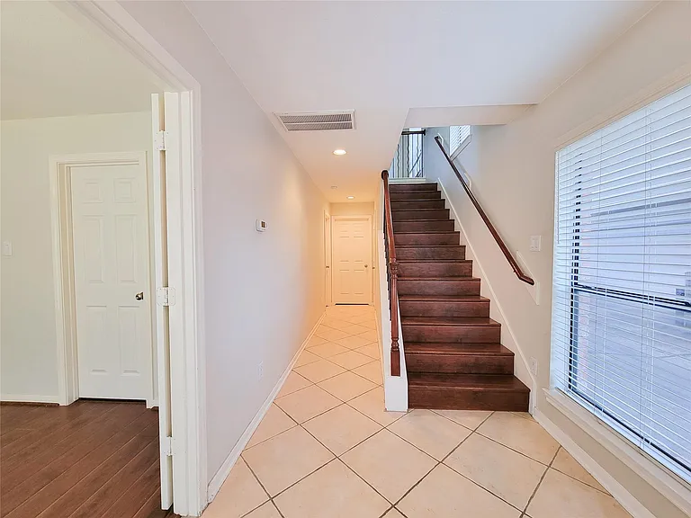 2717 La Branch St — Photo 7