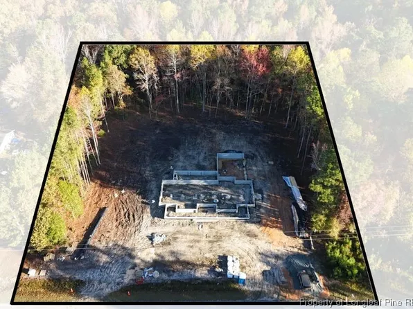 7986 Overhills Rd, Spring Lake, NC 28390