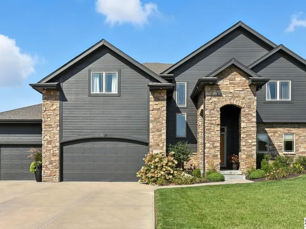 1916 Atlas Dr, Papillion, NE 68133
