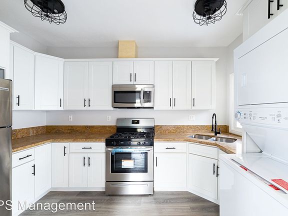 3rd image of 2211 E 6th St #B