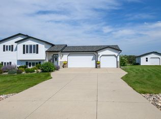 7516 Beacon Loop, Bismarck, ND 58501