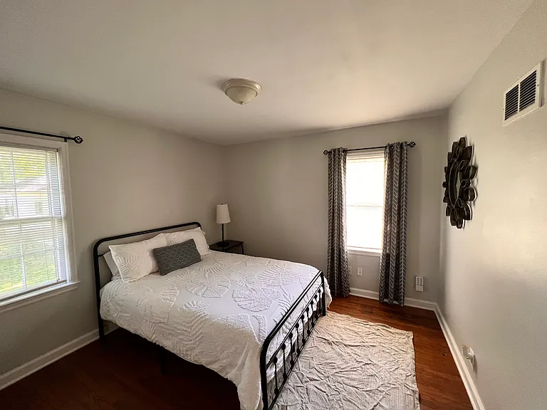 5625 Rosslyn Ave — Photo 9