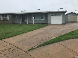658 Sylvan Pl, Salina, KS 67401