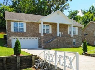 1044 Willow Creek Cir, Maryville, TN 37804