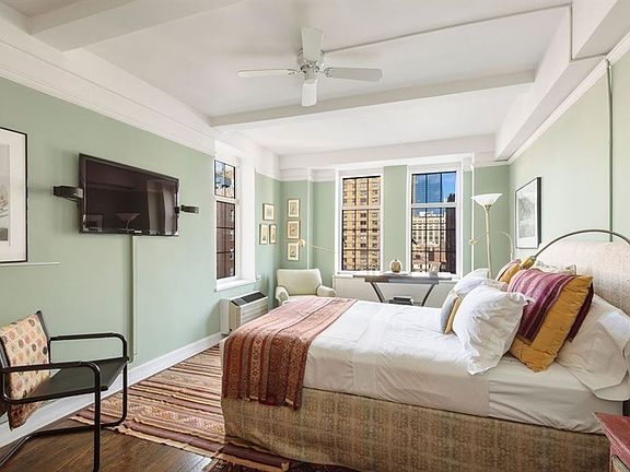 3rd image of 405 W 23rd St APT 10L