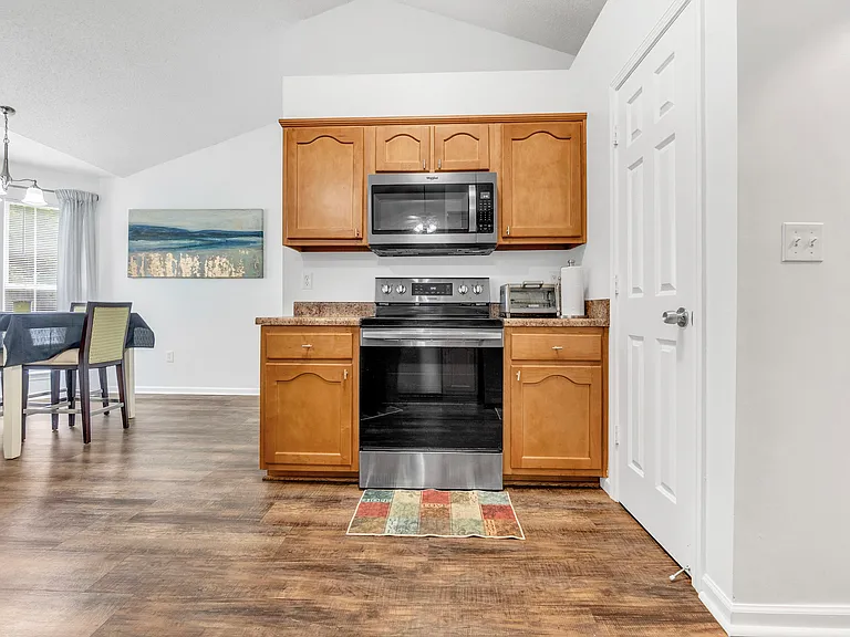 8301 Manhatten Dr — Photo 31