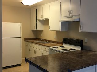 516 Massachusetts Ave APT C, Vista, CA 92084