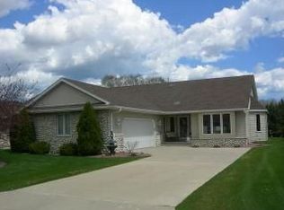 5444 S 45th St #3, Greenfield, WI 53220
