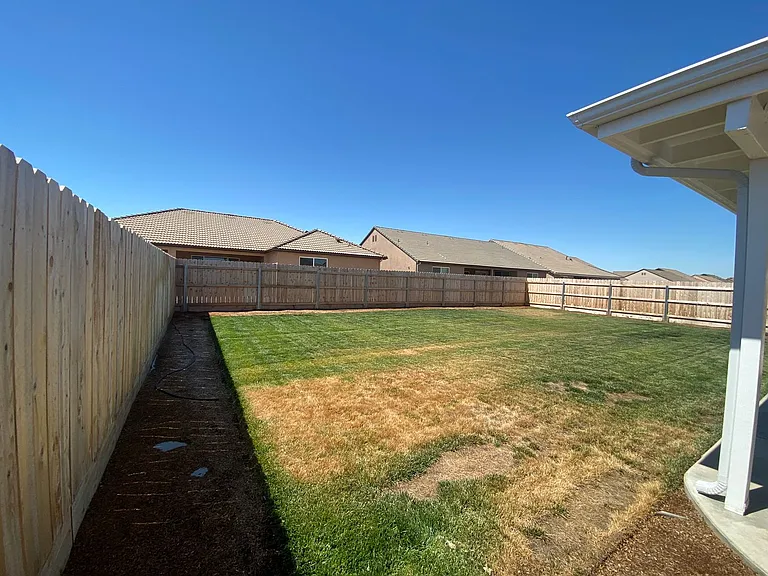 1975 W Escher Dr — Photo 4