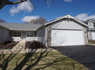 6520 Oak Crest Ln, Loves Park, IL 61111