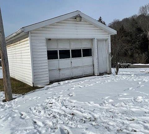 2nd image of 204 Grant St