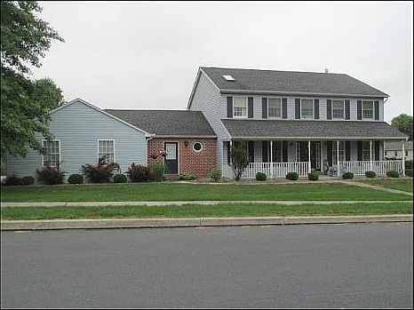 2nd image of 60 S Pin Oak Dr