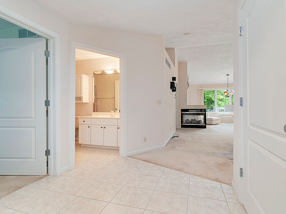 3rd image of 909 High Point Dr #0