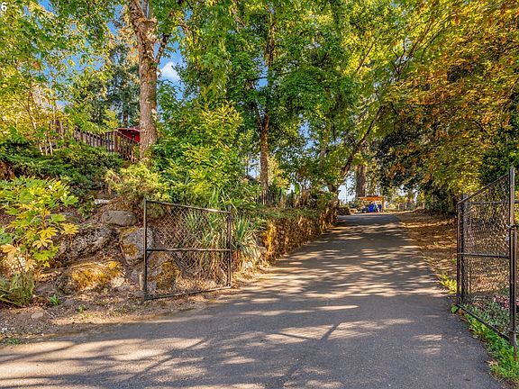 3rd image of 10526 NE Klickitat St