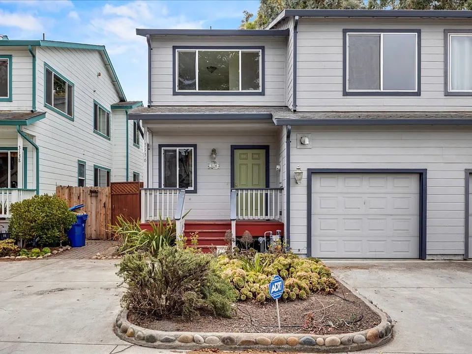 3136 Lake Dr