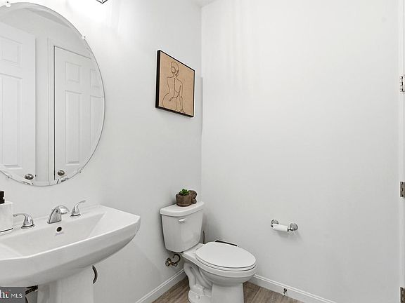 4th image of 121 Raven Oaks Dr