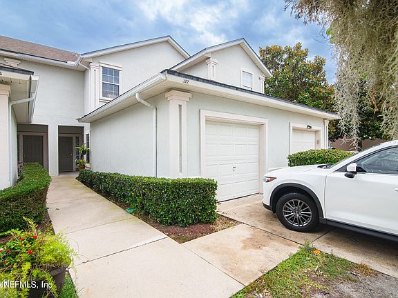 3rd image of 822 SOUTHERN CREEK Drive