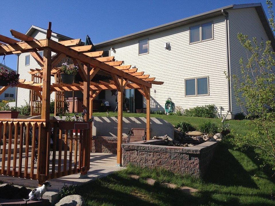 Backyard with pond & pergola