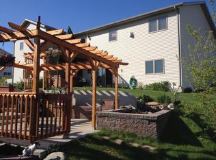 3013 Hillside Rd NW, Mandan, ND 58554