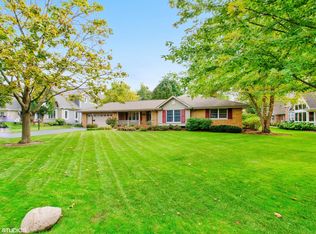 1111 W Burgoyne Rd, Arlington Heights, IL 60004
