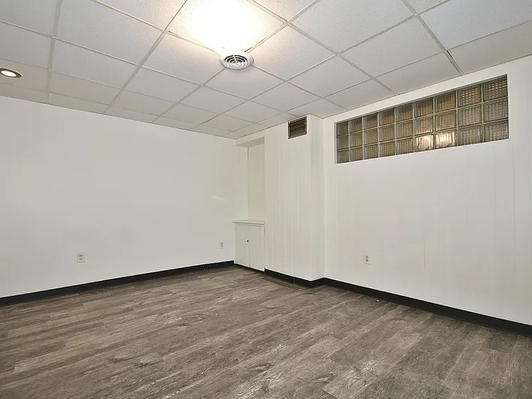 2040 Brownsville Rd #A — Photo 13