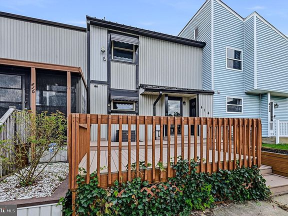3rd image of 414 Arnold Ct