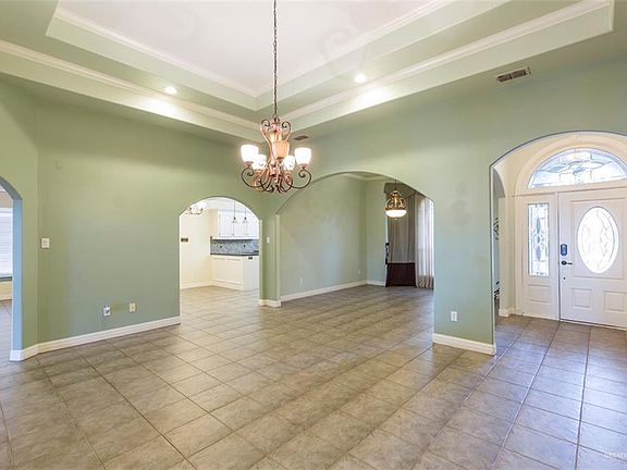 4th image of 304 Toucan Ave