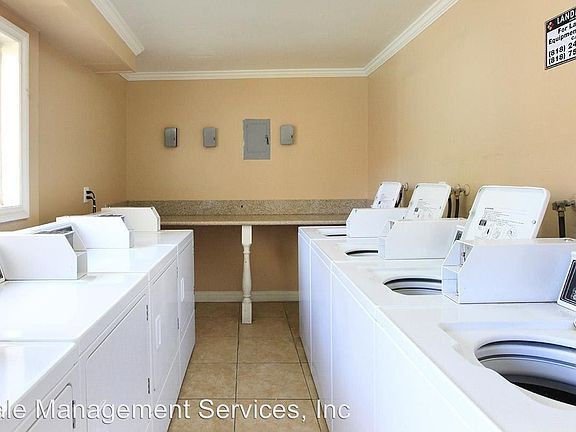 5th image of 18339 Collins St APT 28