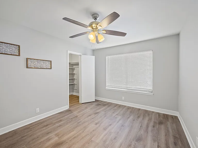 Beautiful Apartments in the heart of Brookside — Photo 21
