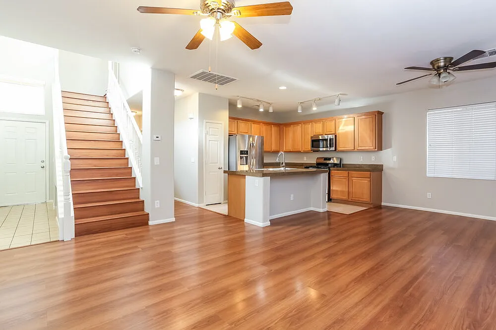 5 bed, 2.5 bath, 1954 sqft, $2,430 — Photo 2