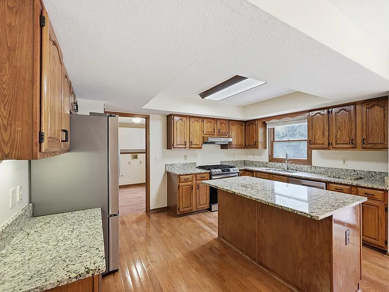 7666 Windwood Dr — Photo 13