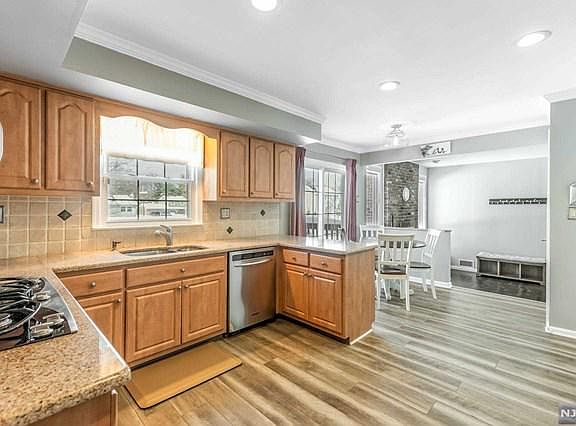 4th image of 7 Aldrin Dr