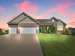 633 Briar Lake Pl, Columbia, IL