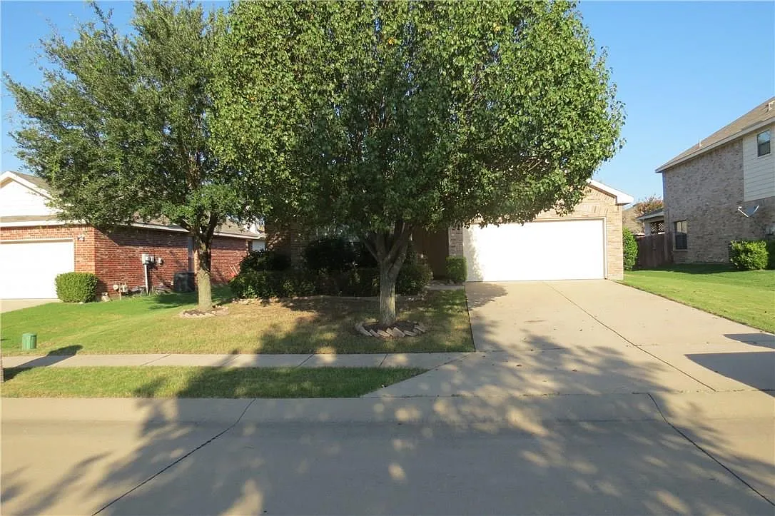 3 bed, 1411 sqft, $2,095 — Photo 2
