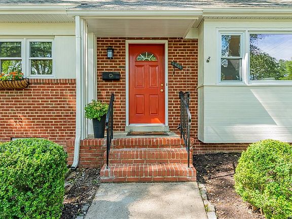4th image of 4641 Leonard Pkwy