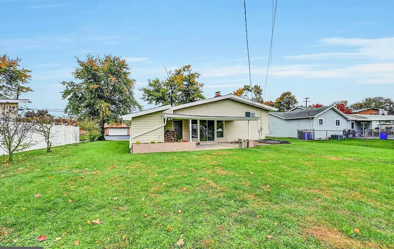 130 Hull Dr — Photo 3