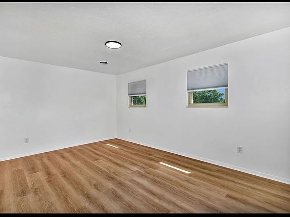 5th image of 965 Rustic Ct
