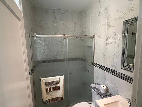 5th image of 687 S 5th Ave Floor 1