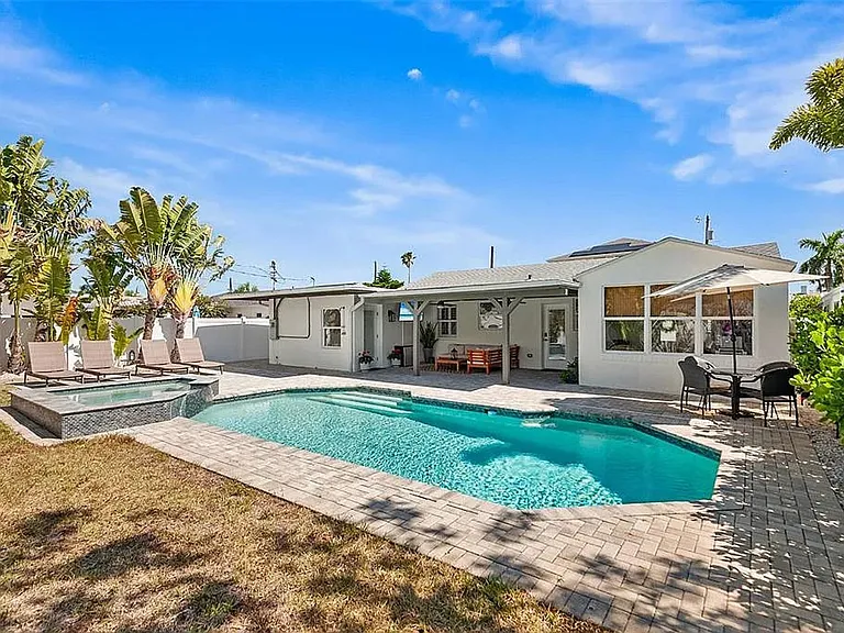 14024 N Bayshore Dr — Photo 37
