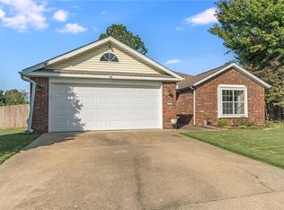 122 N Michael St, Lowell, AR 72745
