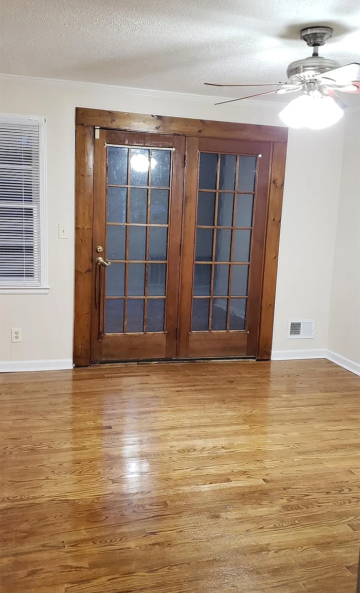 3 bed, 1.0 bath, $1,050 — Photo 4