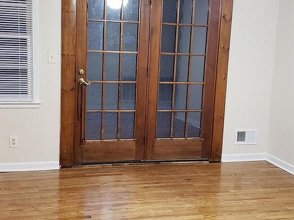 4th image of 804 N Campanella Ext