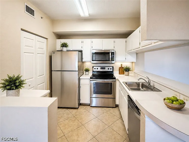 6490 Aragon Way #303 — Photo 6