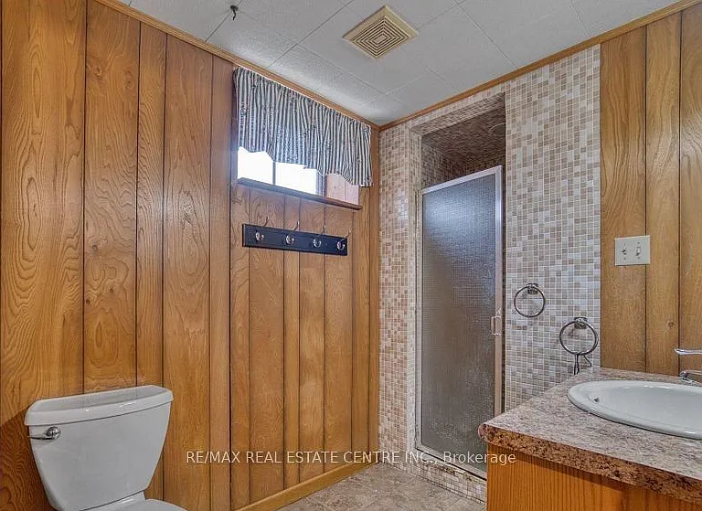 314 Strathcona Dr — Photo 35