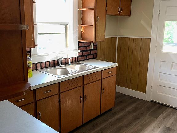 4th image of 1973 E 34th St
